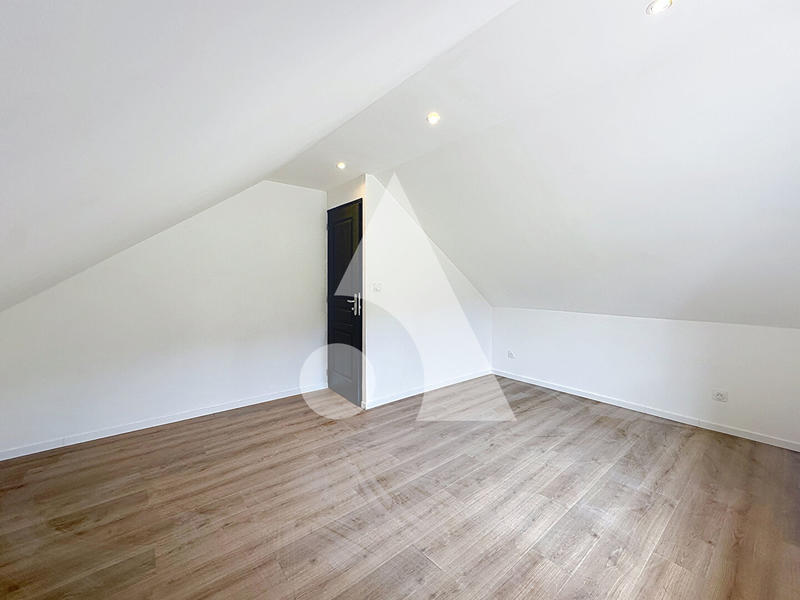 Maison - 180 m² - 6 pièces