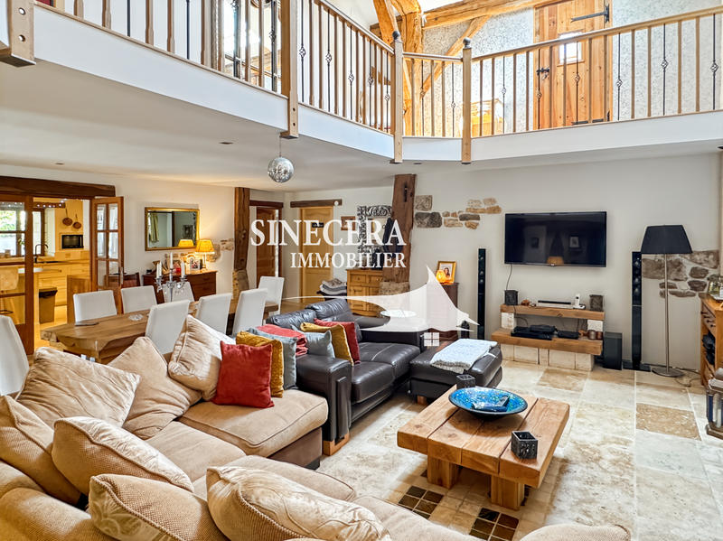 Maison - 232 m² - 8 pièces