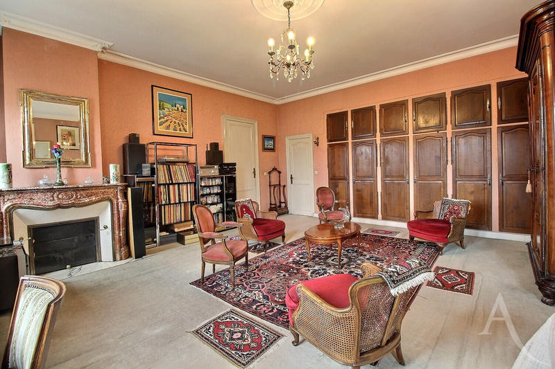 Demeure - 250 m² - 8 pièces