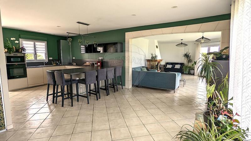 Maison - 145 m² - 6 pièces