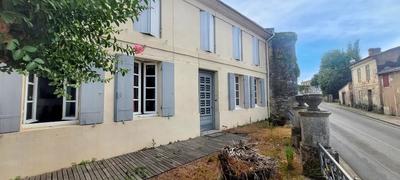 Maison - 230 m² - 14 pièces