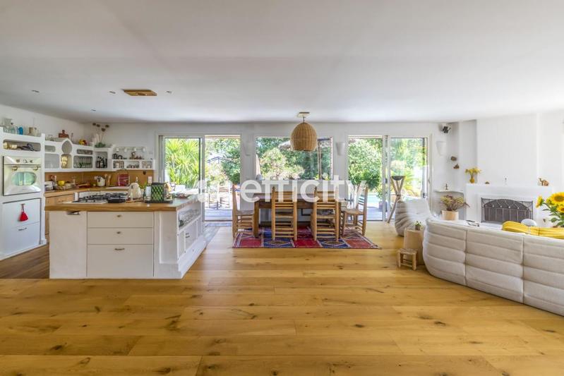 Pavillon - 200 m² - 6 pièces