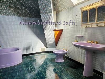 Maison - 200 m² - 11 pièces