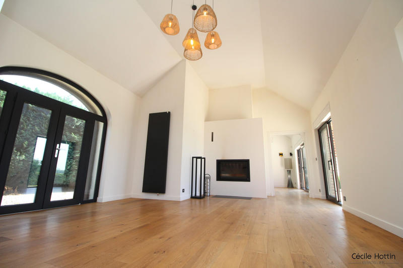 Maison - 240 m² - 8 pièces