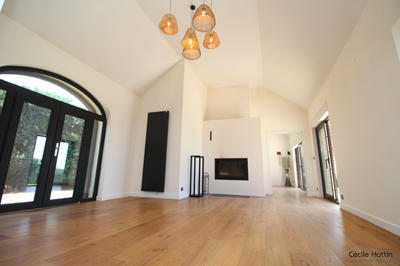 Maison - 240 m² - 8 pièces