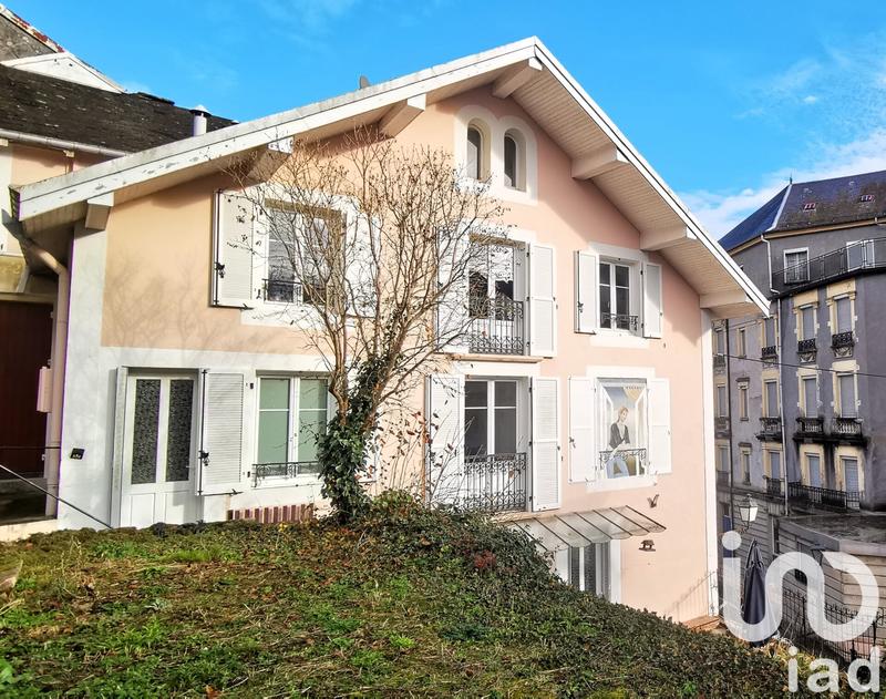 Maison - 204 m² - 9 pièces