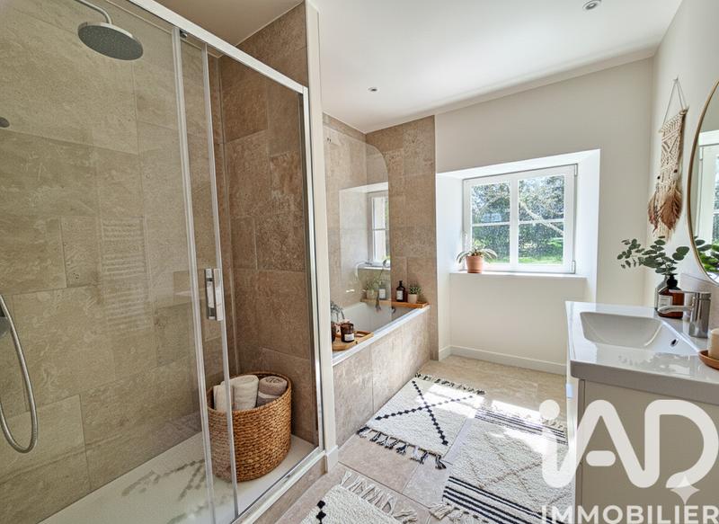 Maison - 210 m² - 7 pièces