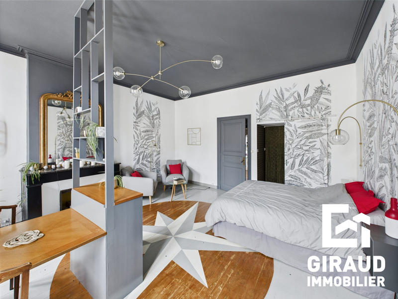 Maison ancienne - 305 m² - 6 pièces