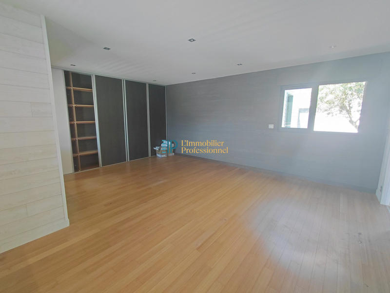 Local d'activités - 867 m²