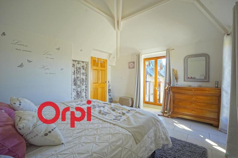 Maison - 252 m² - 9 pièces