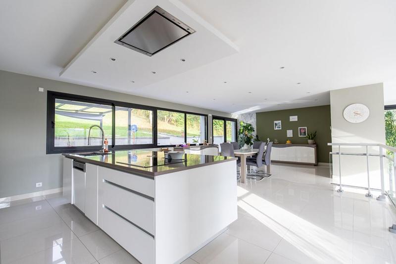 Maison - 238 m² - 8 pièces