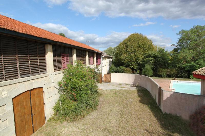 Maison - 406 m² - 11 pièces