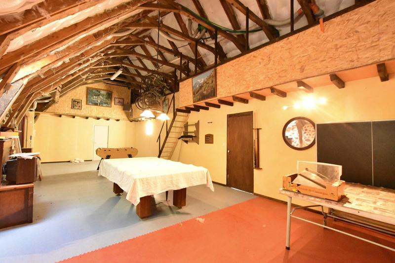 Maison traditionnelle - 238 m² - 10 pièces