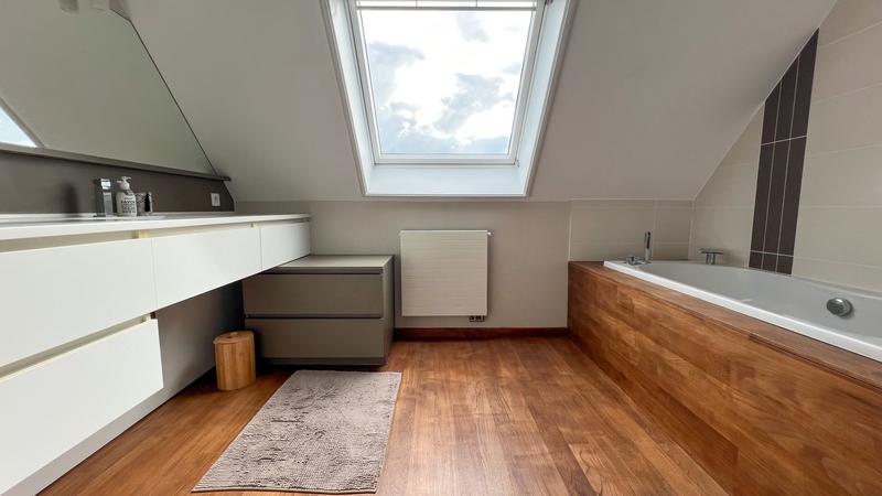 Maison - 181 m² - 6 pièces