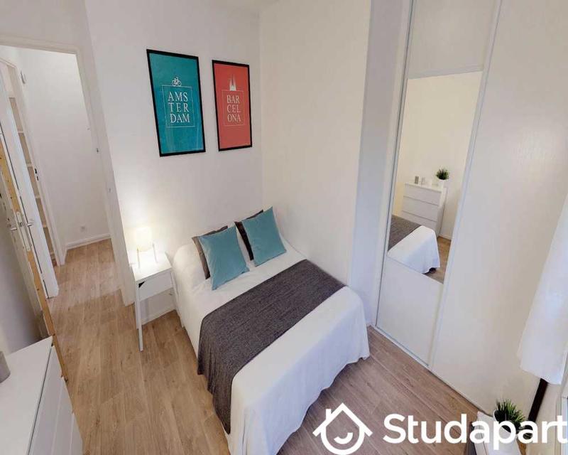 Chambre - 70 m² - 1 pièce