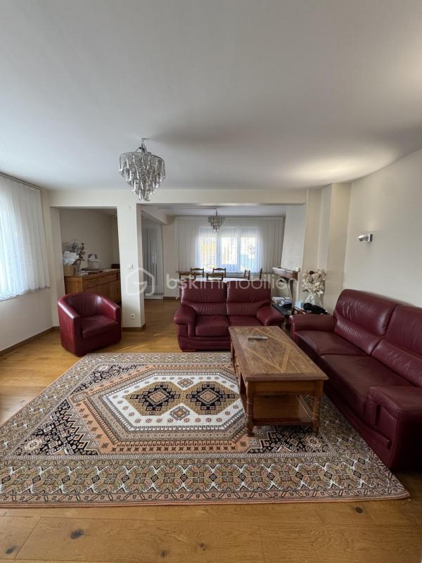 Maison - 182 m² - 9 pièces