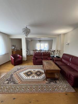 Maison - 182 m² - 9 pièces