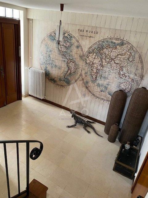 Maison - 244 m² - 7 pièces