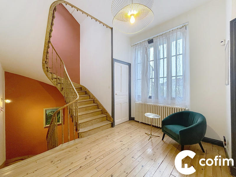 Maison - 210 m² - 8 pièces