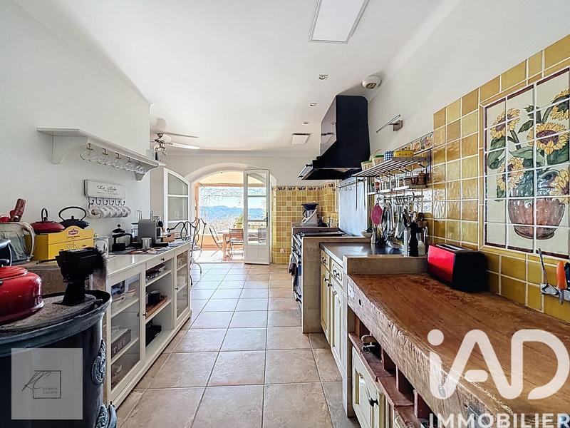 Maison - 214 m² - 6 pièces