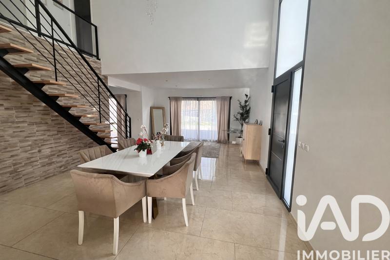 Maison - 140 m² - 5 pièces