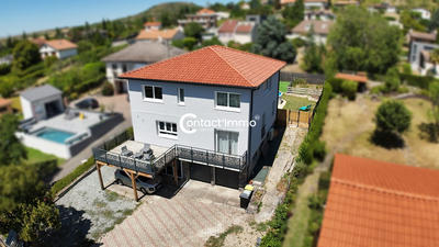 Maison - 220 m² - 7 pièces