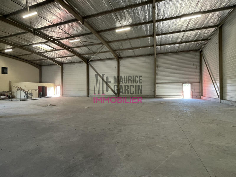 Local d'activités - 900 m²