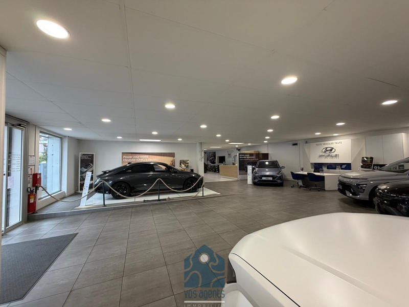 Parking / Garage - 750 m²