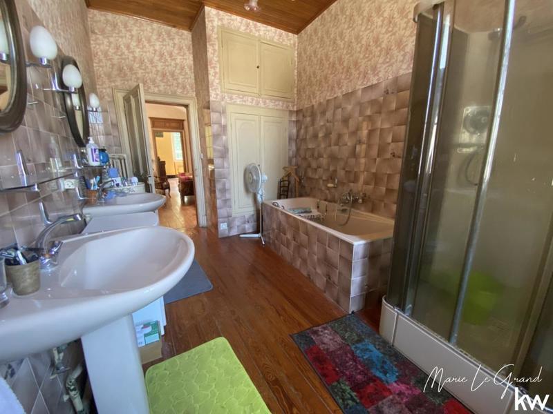 Maison - 184 m² - 7 pièces