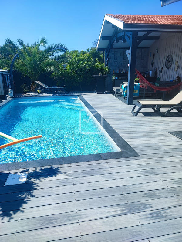 Propriété - 228 m² - 8 pièces