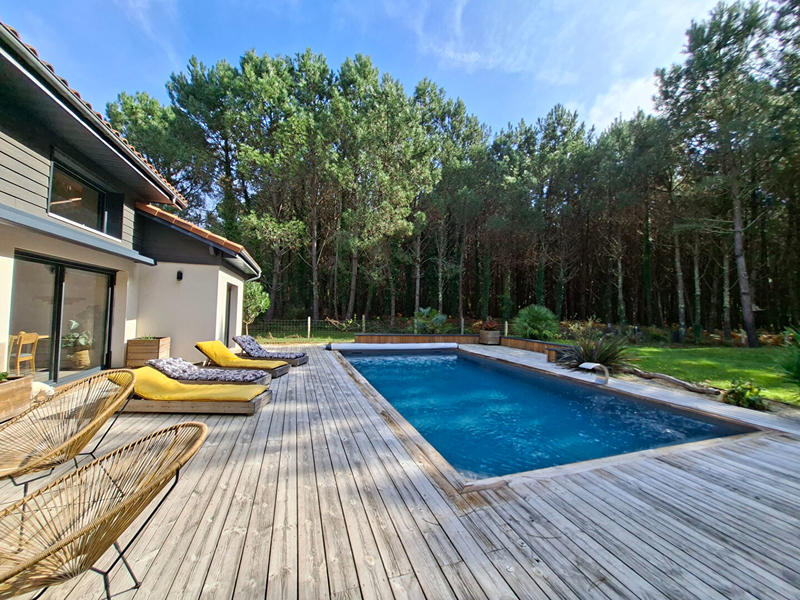 Maison - 311 m² - 10 pièces