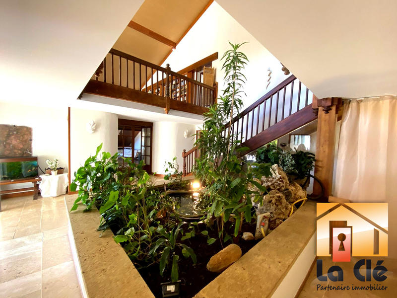 Maison - 455 m² - 9 pièces