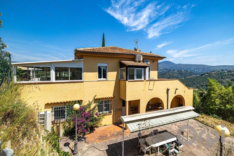 Villa - 205 m² - 6 pièces