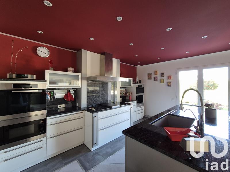 Maison - 300 m² - 8 pièces