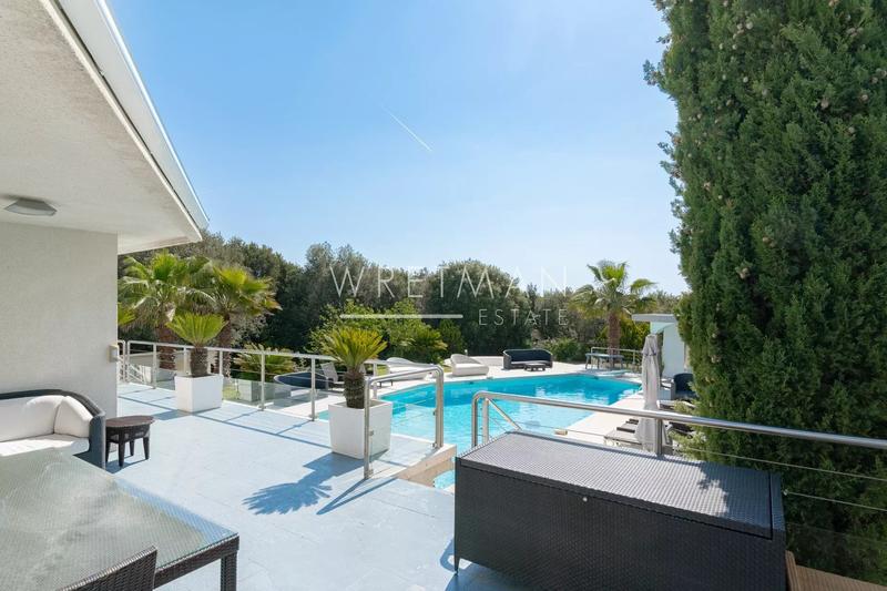 Villa - 630 m² - 10 pièces
