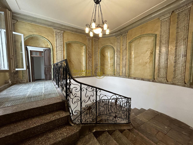 Maison - 423 m² - 20 pièces