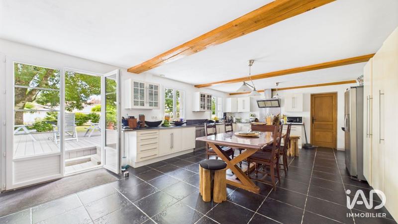 Maison - 284 m² - 9 pièces