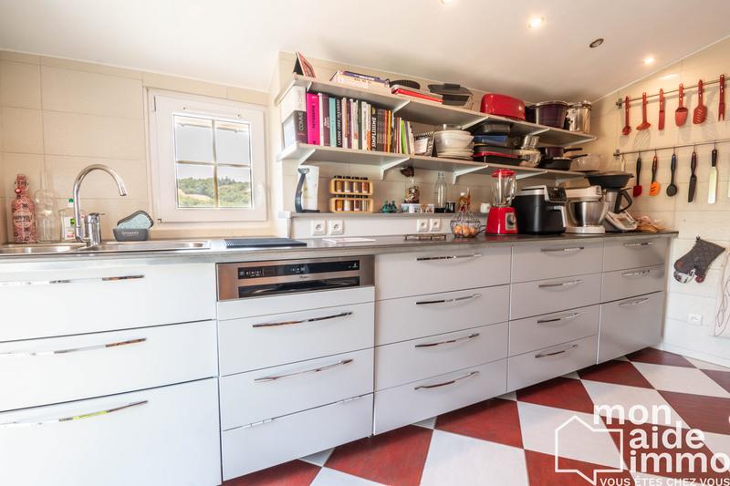 Maison - 240 m² - 10 pièces