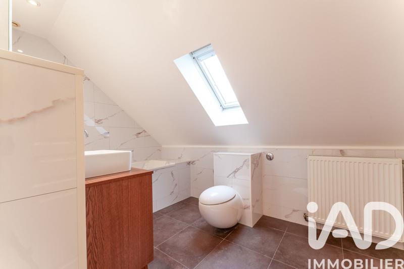 Maison - 240 m² - 8 pièces