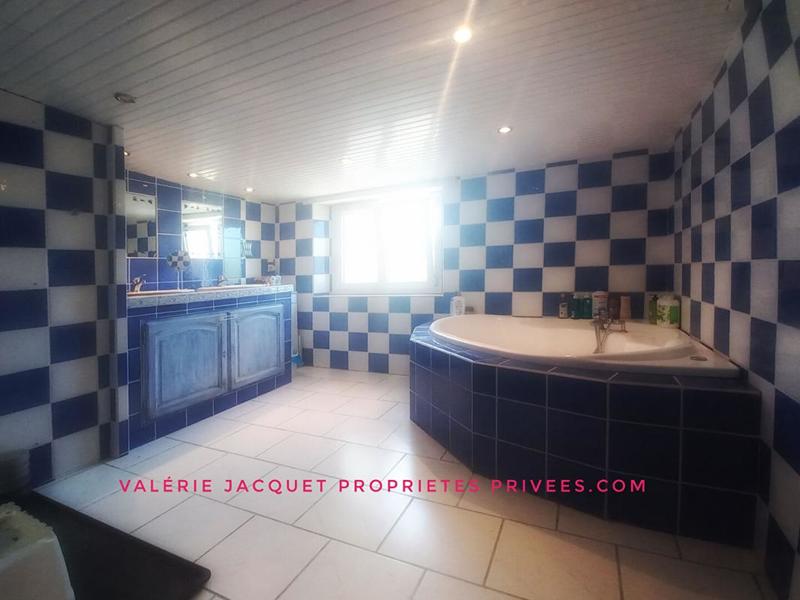 Maison - 200 m² - 8 pièces