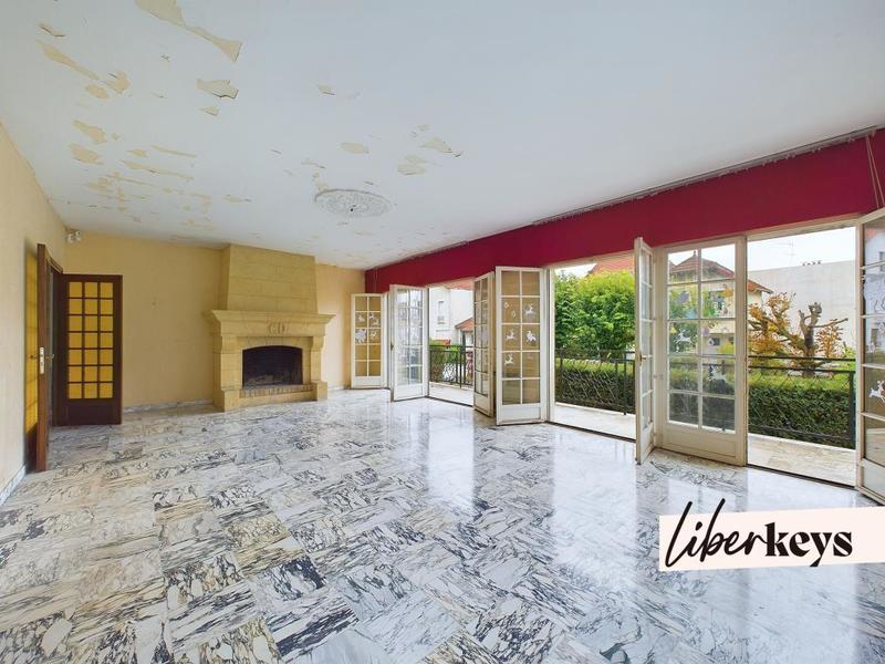 Maison - 284 m² - 10 pièces