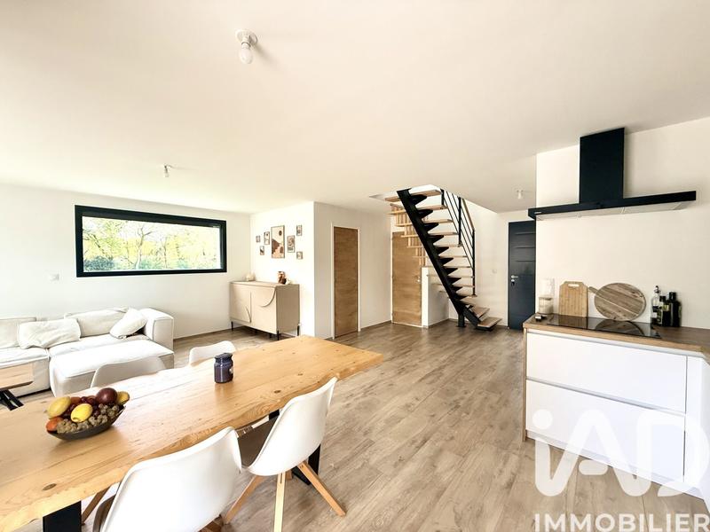 Maison - 96 m² - 5 pièces