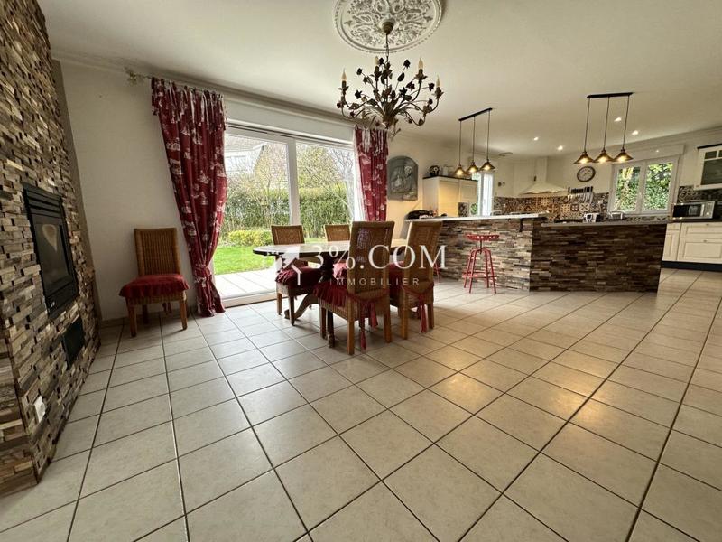 Pavillon - 215 m² - 6 pièces