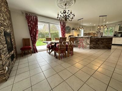 Pavillon - 215 m² - 6 pièces