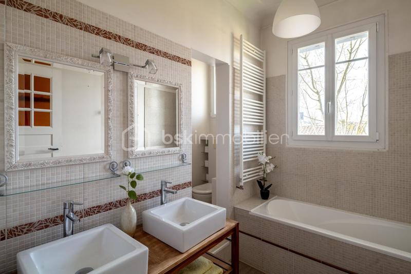 Maison - 170 m² - 9 pièces