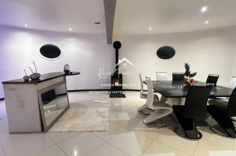 Maison contemporaine - 265 m² - 6 pièces