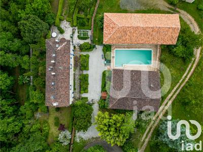 Maison - 365 m² - 7 pièces