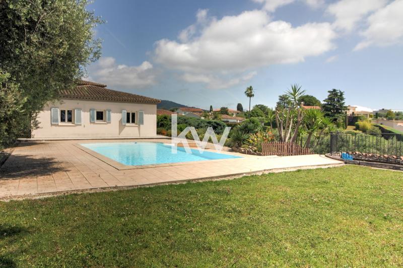 Maison - 225 m² - 8 pièces