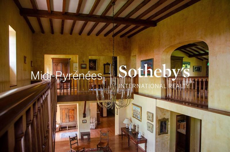 Maison - 550 m² - 20 pièces