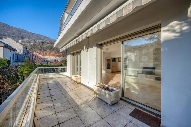 Maison - 207 m² - 8 pièces